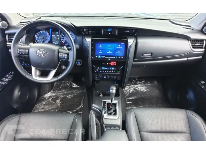 HILUX SW4 2.8 D-4D TURBO DIESEL SRX PLATINUM 7L 4X4 AUTOMÁTI