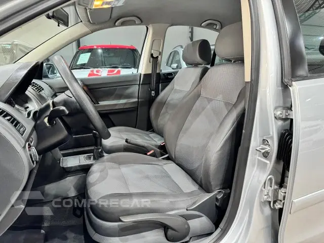 POLO SEDAN - 1.6 MI 8V 4P MANUAL