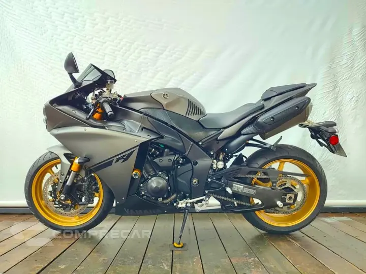 YAMAHA YZF R1