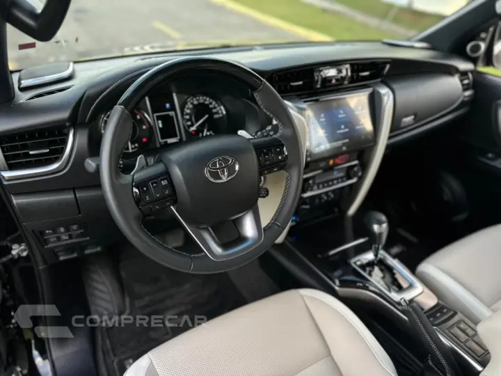 HILUX SW4 2.8 D-4D TURBO DIESEL DIAMOND 7L 4X4 AUTOMÁTICO