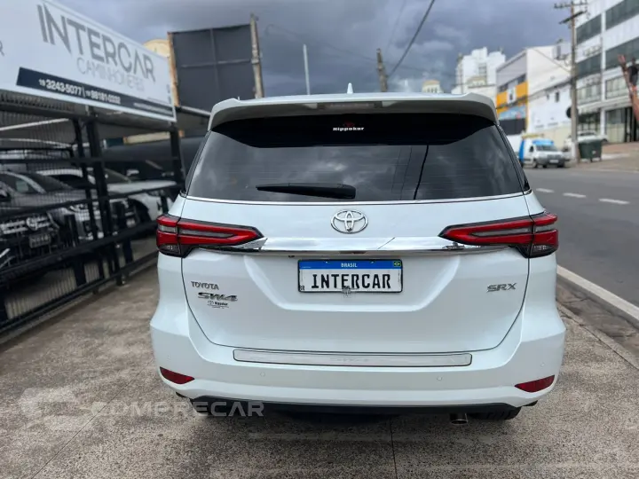 HILUX SW4 2.8 D-4d Turbo SRX 7L 4X4