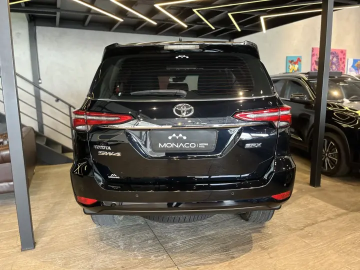 Hilux SW4 2.8 4P SRX 4X4 7 LUGARES TURBO DIESEL AUTOMÁTICO