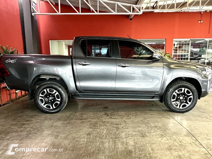 HILUX 2.8 D-4D TURBO DIESEL CD SRX 4X4 AUTOMÁTICO