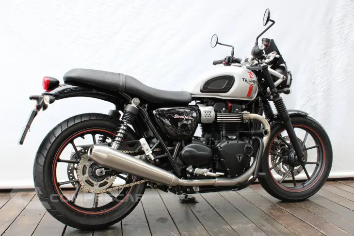 TRIUMPH STREET TWIN
