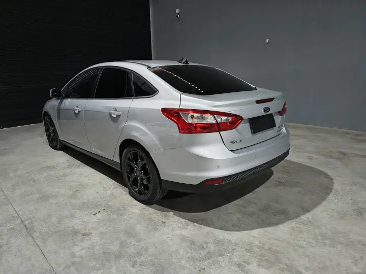 FOCUS 2.0 Titanium Sedan 16V