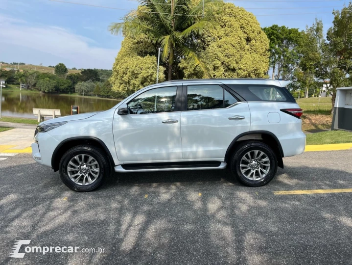HILUX SW4 2.8 D-4D TURBO DIESEL SRX 4X4 AUTOMÁTICO