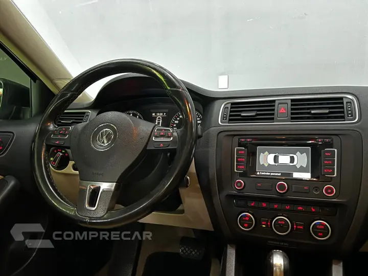 JETTA 2.0 TSI HIGHLINE 211CV GASOLINA 4P TIPTRONIC