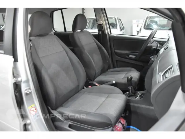 FOX - 1.6 MI 8V 4P MANUAL