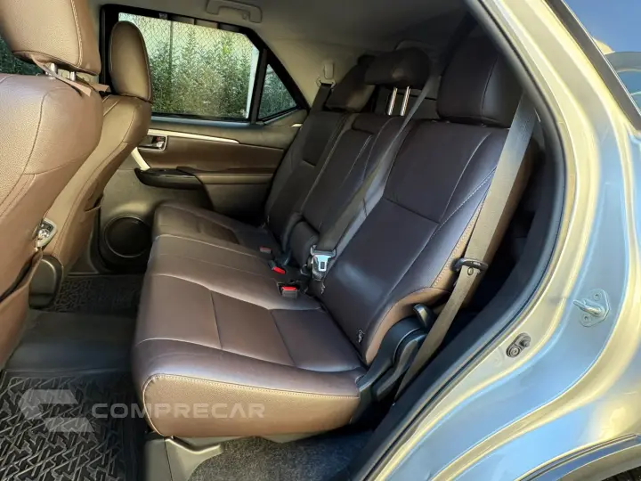 HILUX SW4 2.8 D-4d Turbo SRX 7L 4X4