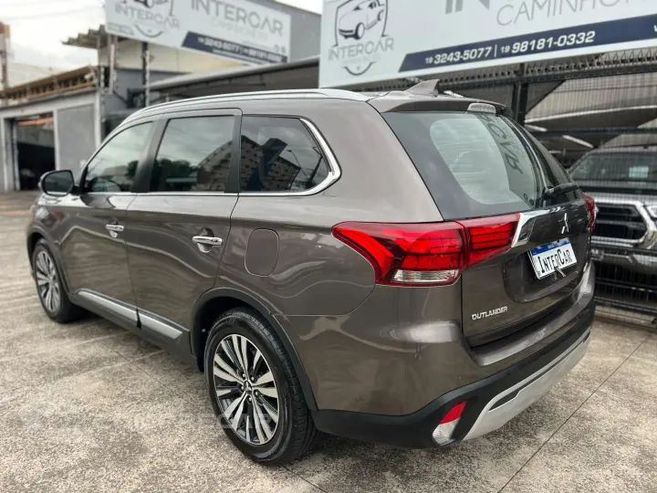 OUTLANDER 2.2 Mivec Di-d Hpe-s AWD
