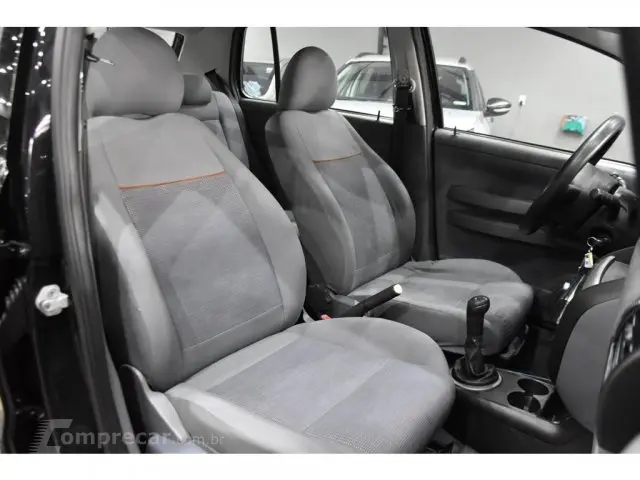 FOX - 1.6 MI PLUS 8V 4P MANUAL