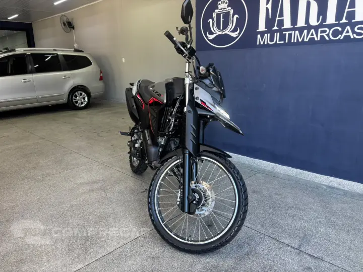 XTZ 250 LANDER CONNECTED