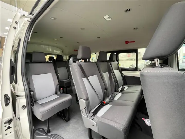 HIACE 2.8 D-4d Turbo Minibus 15+1 DX
