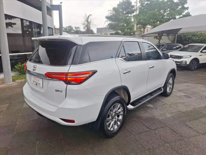 HILUX SW4 2.8 D-4D TURBO DIESEL SRX 7L 4X4 AUTOMÁ