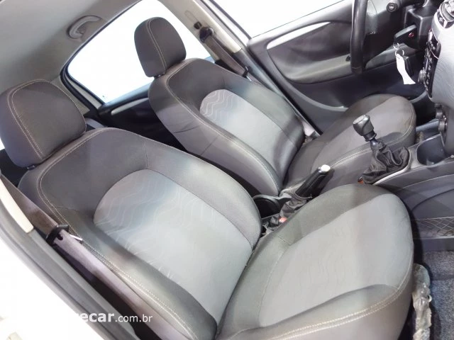 PUNTO - 1.6 ESSENCE 16V 4P MANUAL