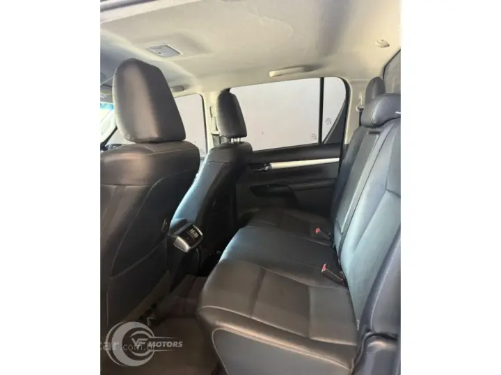 HILUX 2.8 D-4D TURBO DIESEL CD SRX 4X4 AUTOMÁTICO