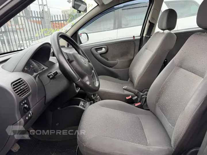 CORSA 1.4 MPFI Premium Sedan 8V