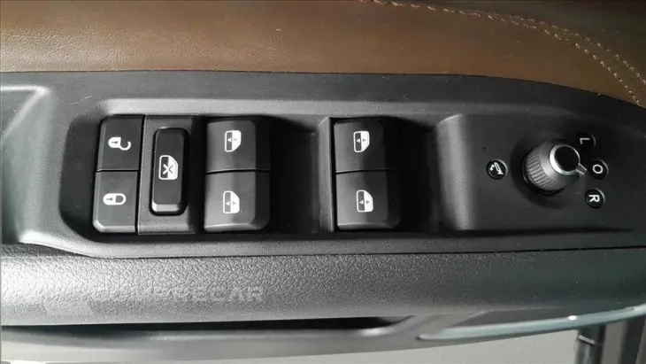 COMMANDER 1.3 T270 TURBO FLEX OVERLAND AT6