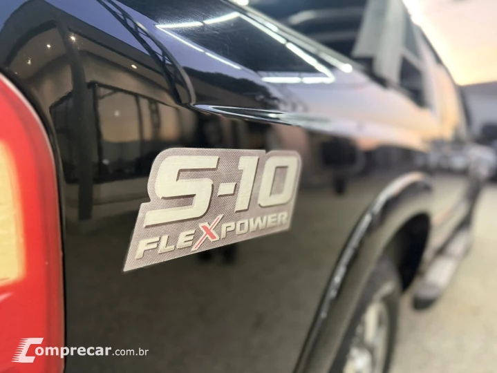 S10 2.4 MPFI Executive 4X2 CD 8V