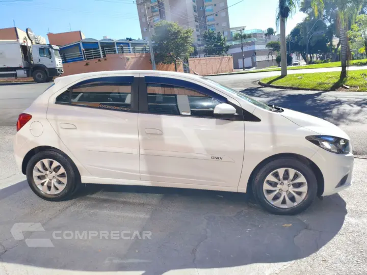 Onix Hatch 1.4 4P FLEX LT