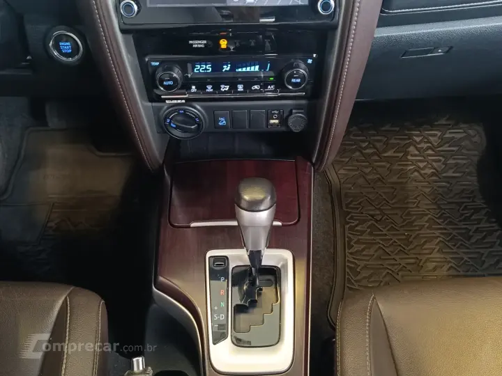 HILUX SW4 2.8 SRX 4X4 7 LUGARES 16V TURBO INTERCOOLER 4P AUT