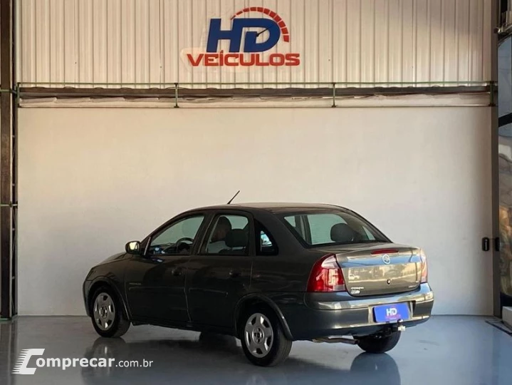 CORSA SEDAN PREMIUM