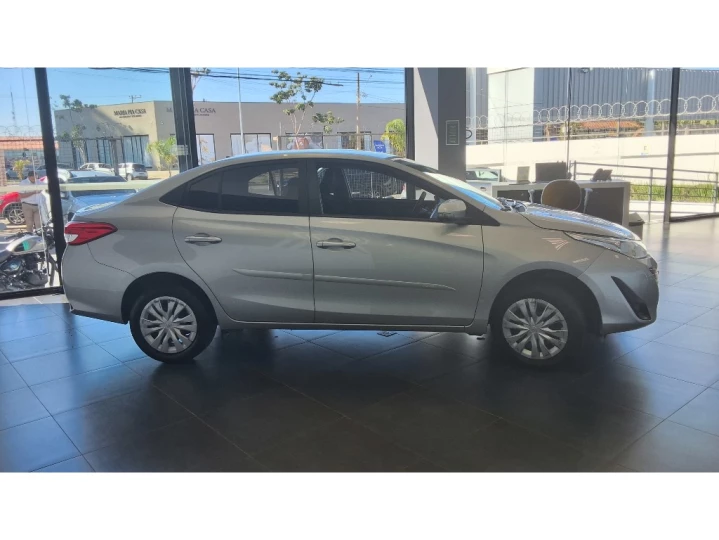 YARIS 1.5 16V FLEX SEDAN XL LIVE MULTIDRIVE
