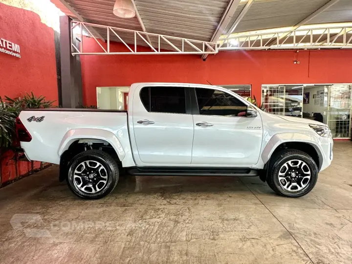 HILUX 2.8 D-4D TURBO DIESEL CD SRX 4X4 AUTOMÁTICO
