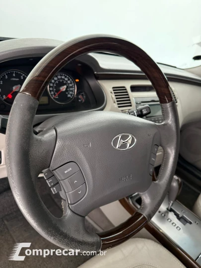 AZERA 3.3 MPFI GLS Sedan V6 24V