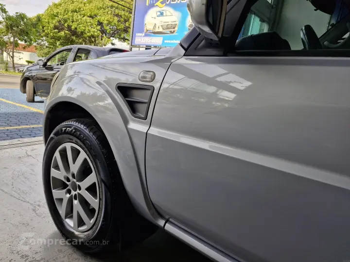 PAJERO TR4 2.0 4X2 16V 140CV FLEX 4P AUTOMÁTICO