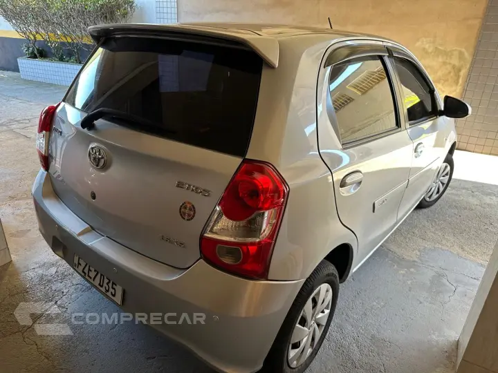 Etios Hatch 1.5 16V 4P FLEX XS AUTOMÁTICO