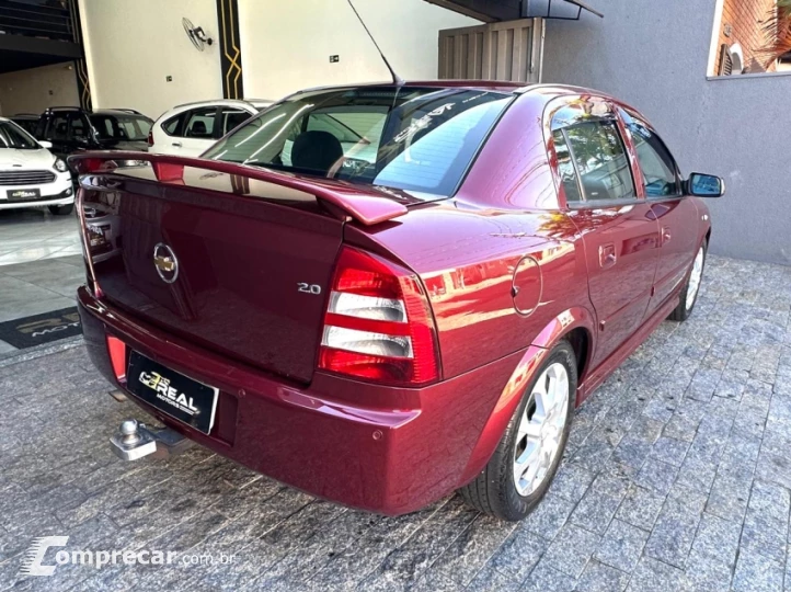 ASTRA 2.0 MPFI Advantage Sedan 8V