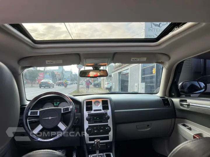 300 C 5.7 Hemi Sedan V8 16V