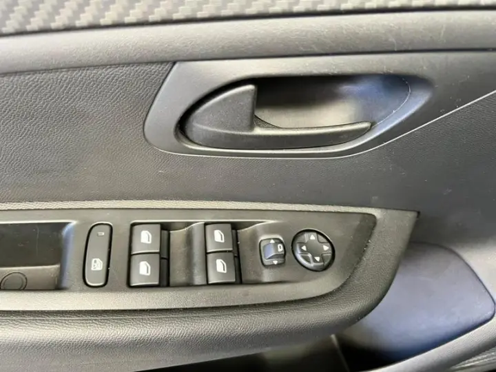 208 LIKE 1.0 FLEX 6V 5P MEC.