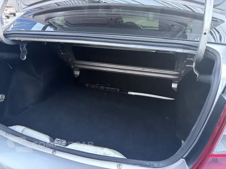 LOGAN 1.0 Authentique 16V