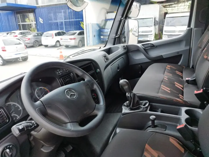 Accelo 1017 + Carroceria