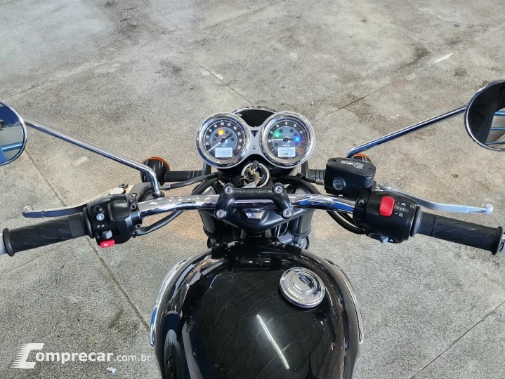 BONNEVILLE T100 900