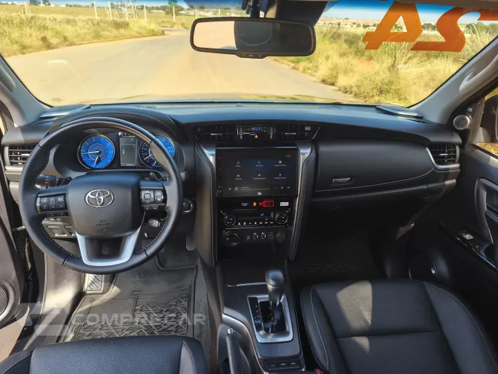 HILUX SW4 2.8 D-4D TURBO DIESEL SRX 4X4 AUTOMÁTICO