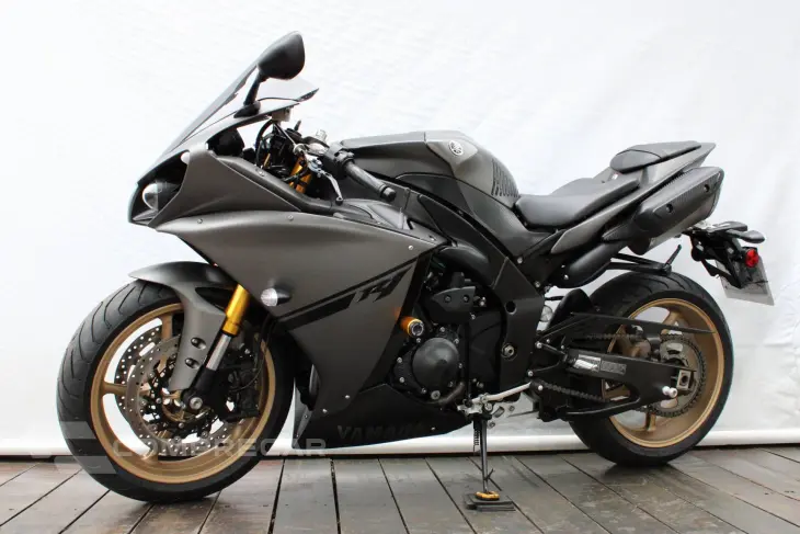 YAMAHA YZF R1