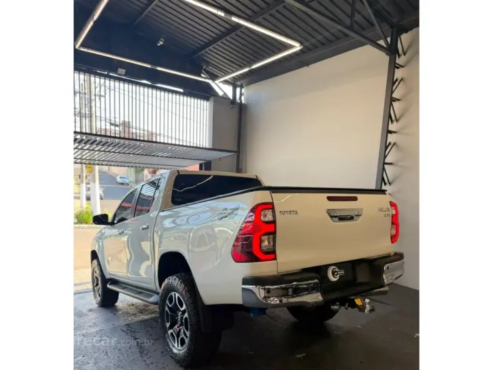 HILUX 2.8 D-4D TURBO DIESEL CD SRX 4X4 AUTOMÁTICO