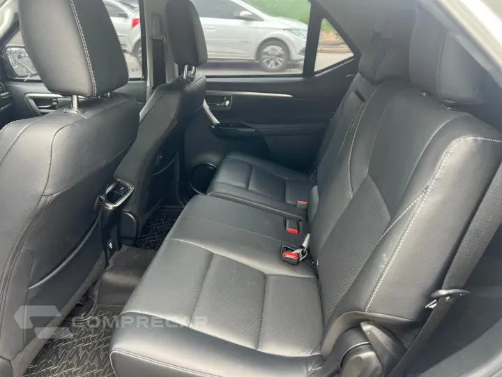 HILUX SW4 2.8 D-4d Turbo SRX 7L 4X4