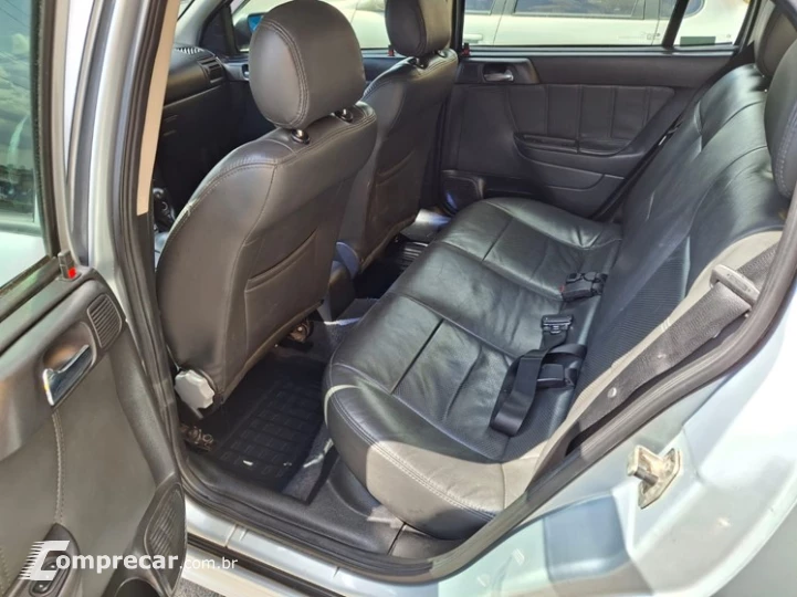 ASTRA 2.0 MPFI Advantage Sedan 8V