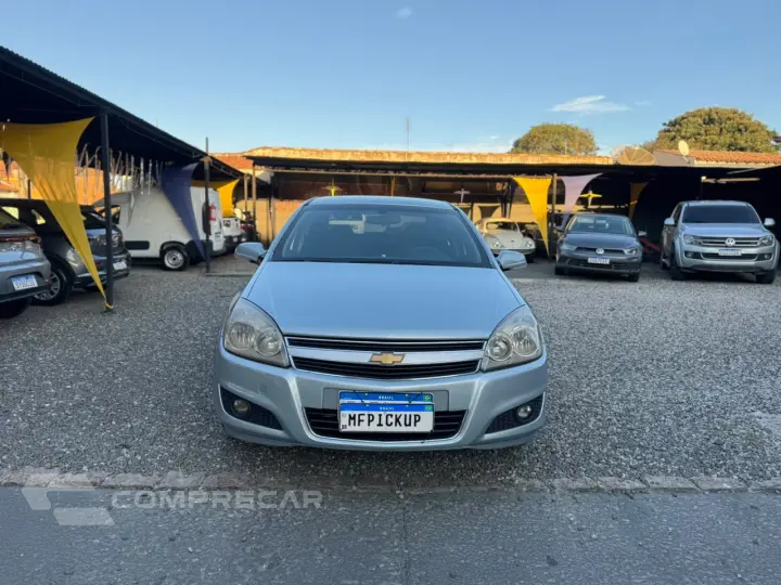 VECTRA 2.0 MPFI Expression 8V