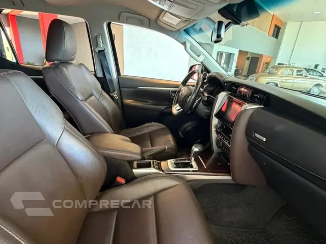 HILUX SW4 - 2.8 SRX 4X4 7 LUGARES 16V TURBO INTERCOOLER 4P A