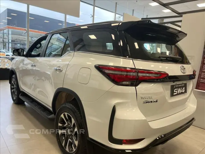 HILUX SW4 2.8 D-4d Turbo Diamond 7L