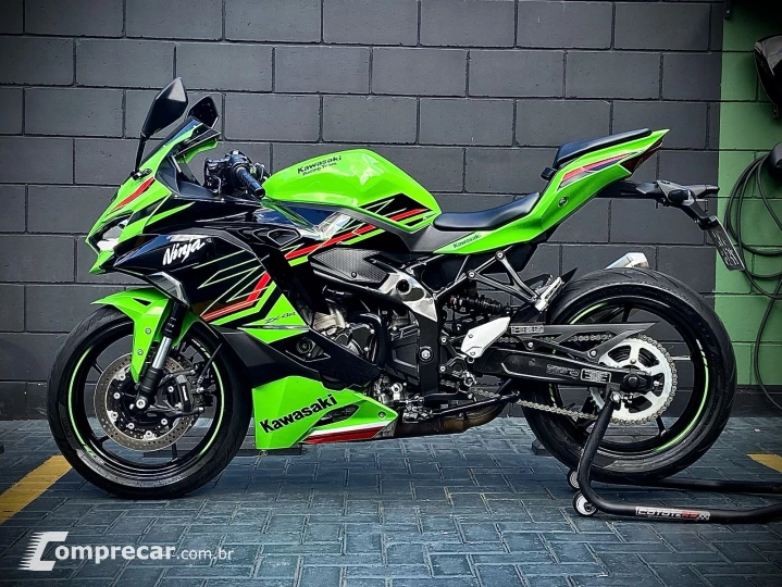 NINJA ZX-4R