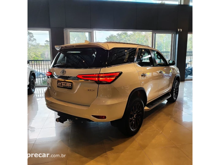 HILUX SW4 2.8 D-4D TURBO DIESEL SRX 7L 4X4 AUTOMÁTICO