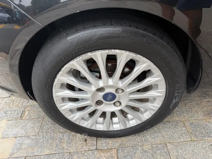 FIESTA 1.6 Titanium Hatch 16V