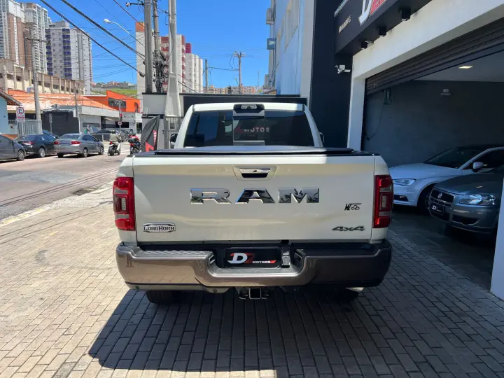 3500 6.7 Laramie Longhorn 4X4 CD 6 Cilindros Turbo