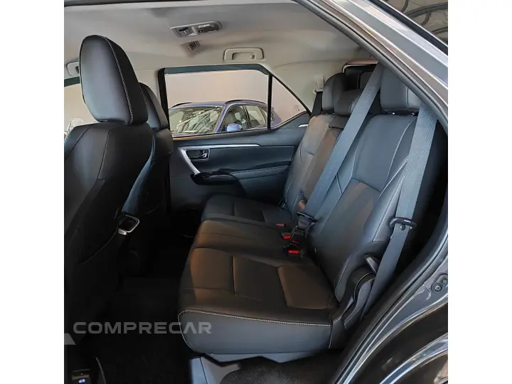 HILUX SW4 2.8 D-4D TURBO DIESEL SRX PLATINUM 7L 4X4 AUTOMÁTI